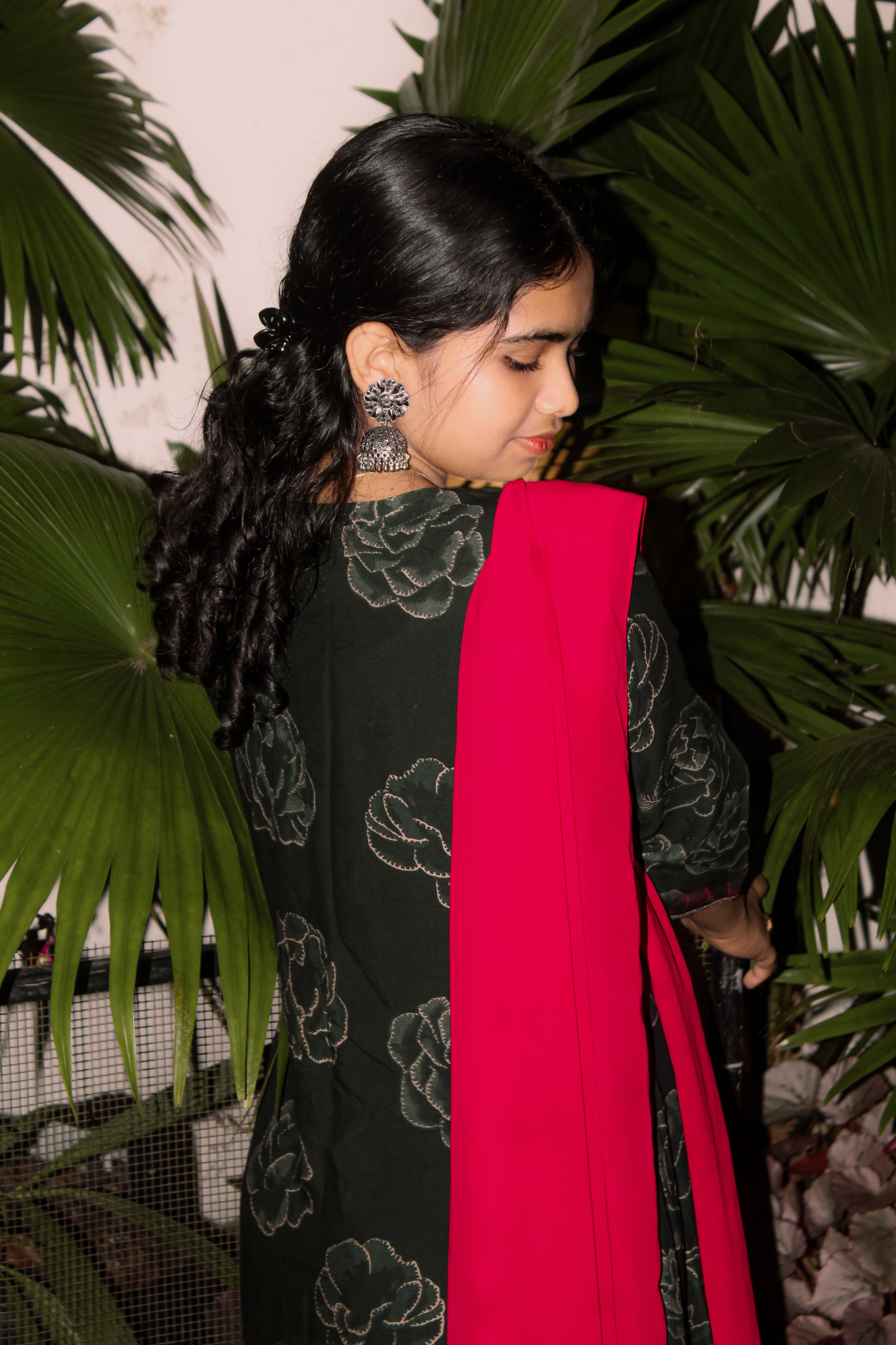 Elnore’s Womens Black Floral Long Top